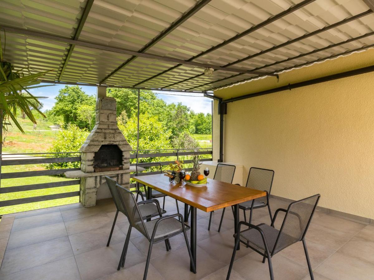 Holiday Home Larisa - Ipc141 By Interhome Pićan Buitenkant foto