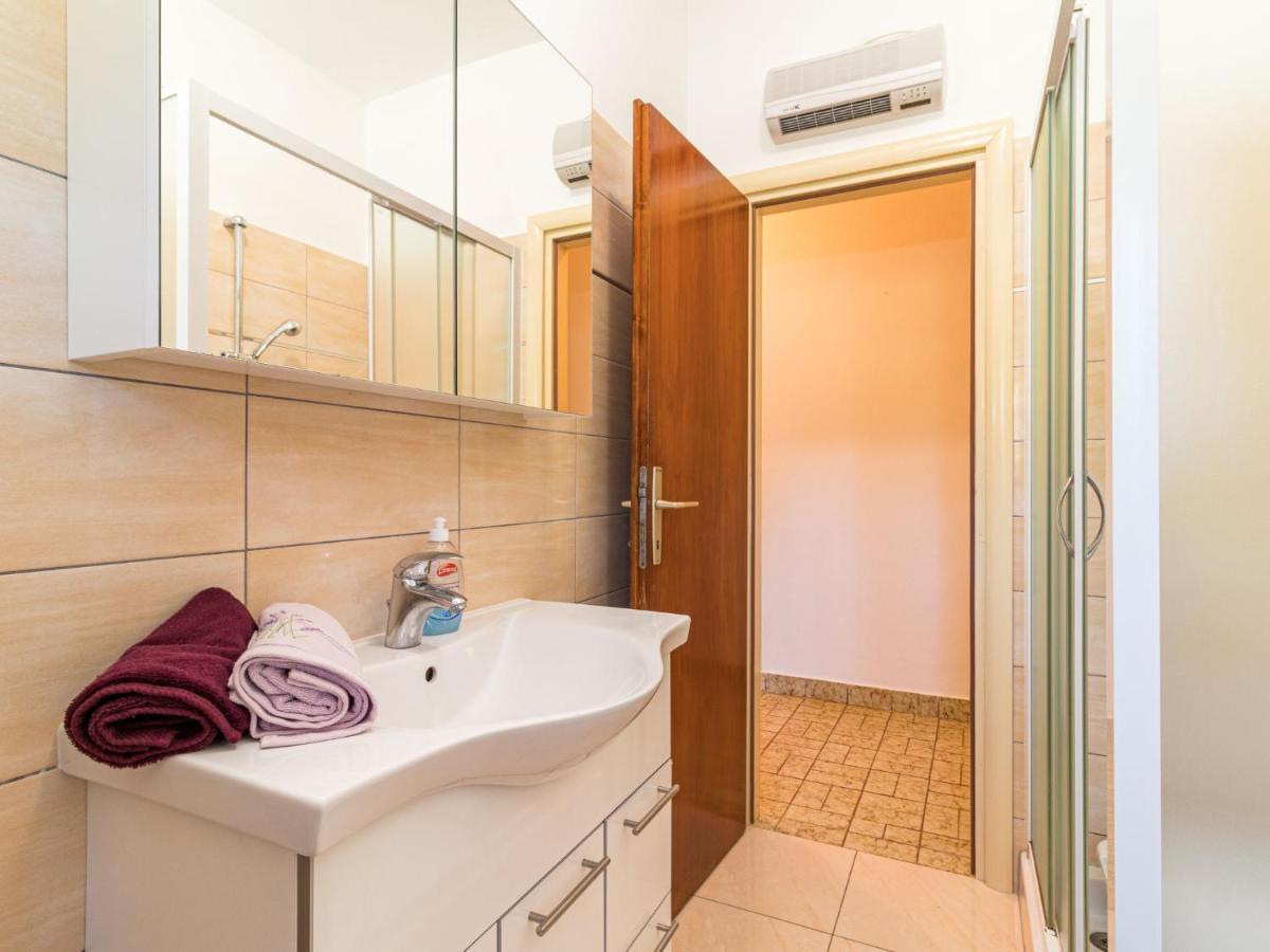 Holiday Home Larisa - Ipc141 By Interhome Pićan Buitenkant foto